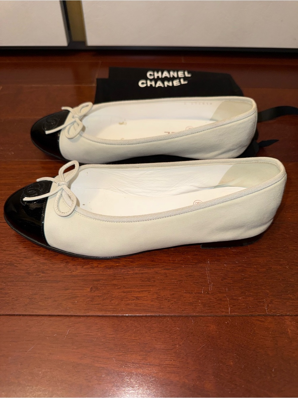 CHANEL Two-Tone Leather Ballet Flats in White and Black - Picture 2 of 9